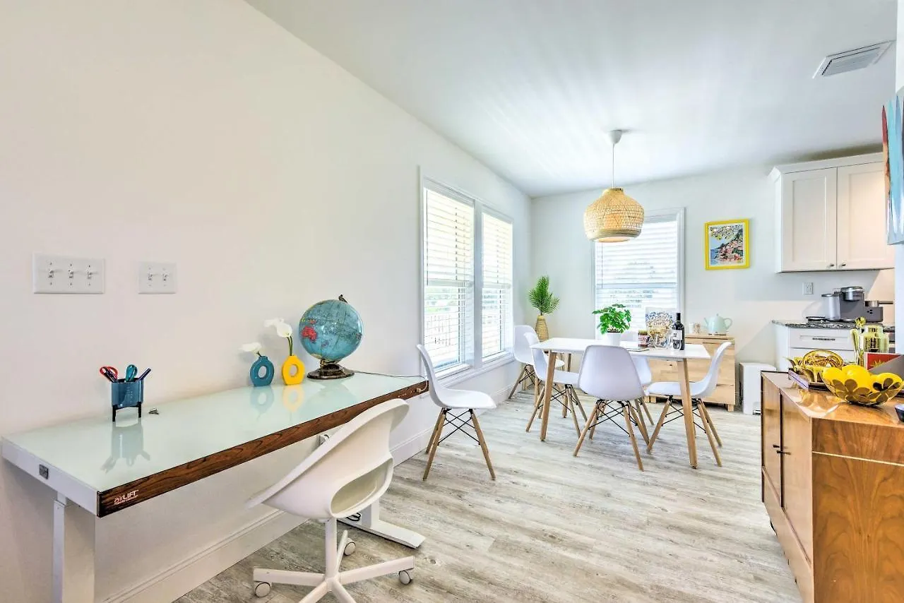Getaway Less Than 2 Mi To Downtown And Ocean!