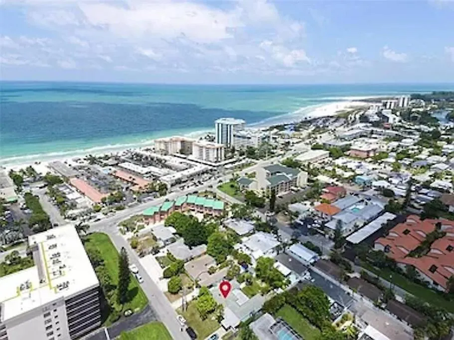 Charming Unit Across From Lido Key Apartment *