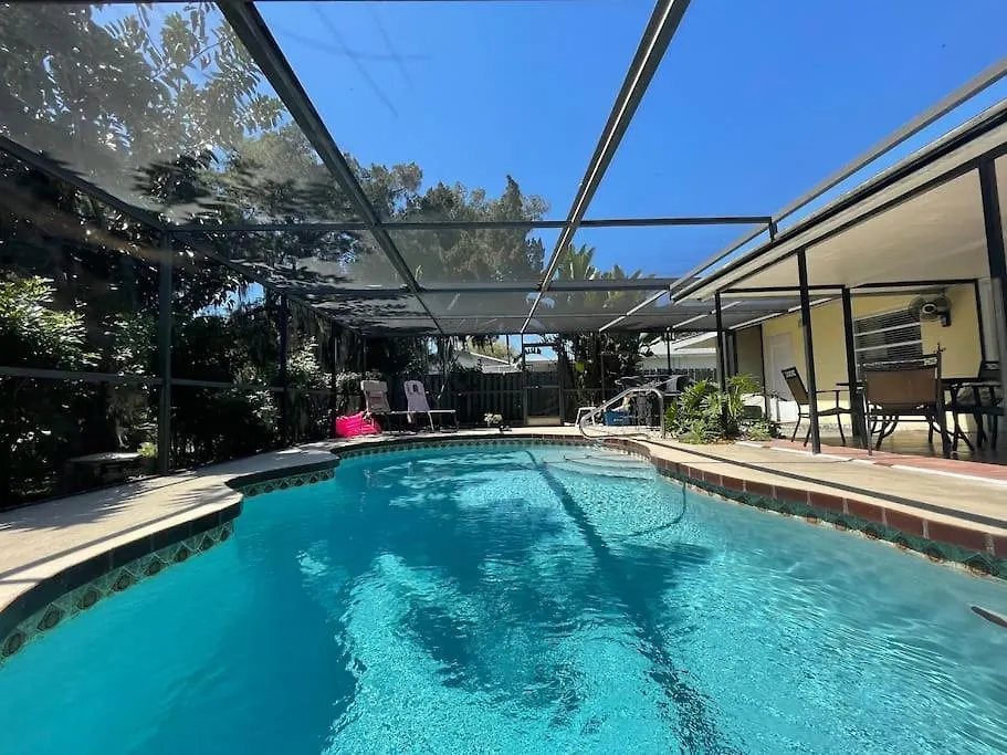 Rowena House 2bd Den 2bth Heated Pool Near Siesta Key Holiday home *