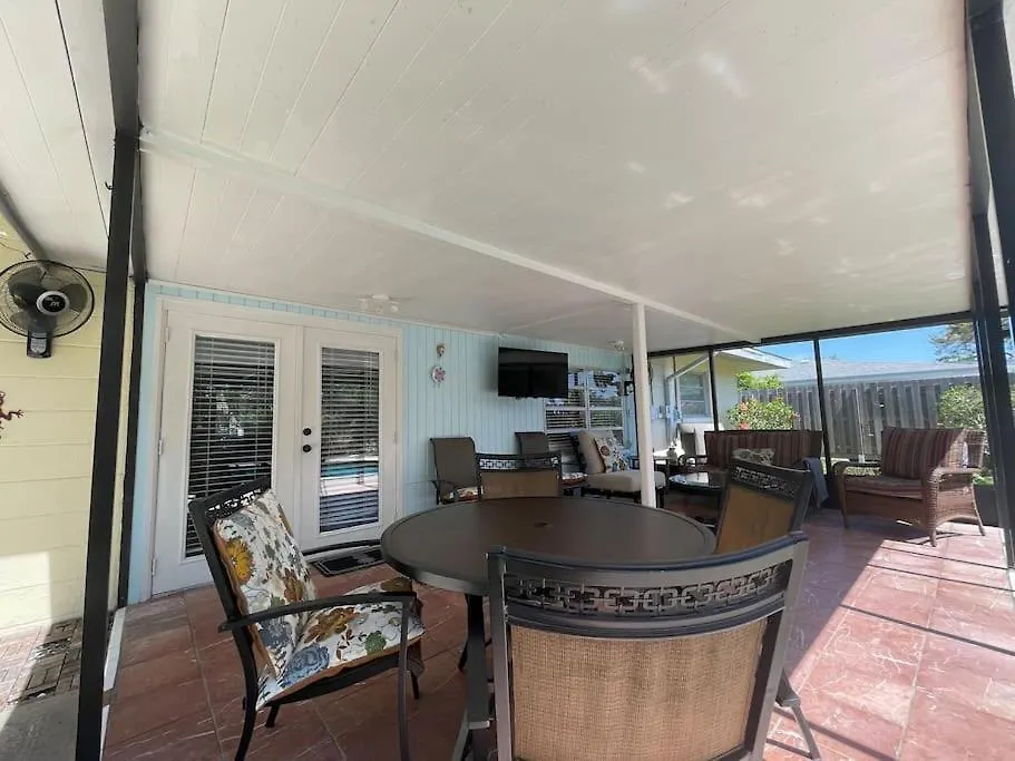 Rowena House 2bd Den 2bth Heated Pool Near Siesta Key