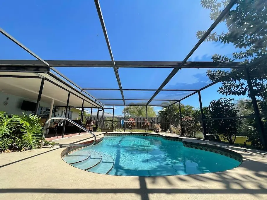 Rowena House 2bd Den 2bth Heated Pool Near Siesta Key *