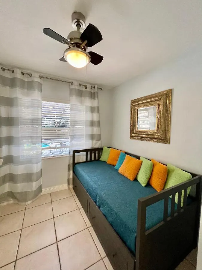 Rowena House 2bd Den 2bth Heated Pool Near Siesta Key *