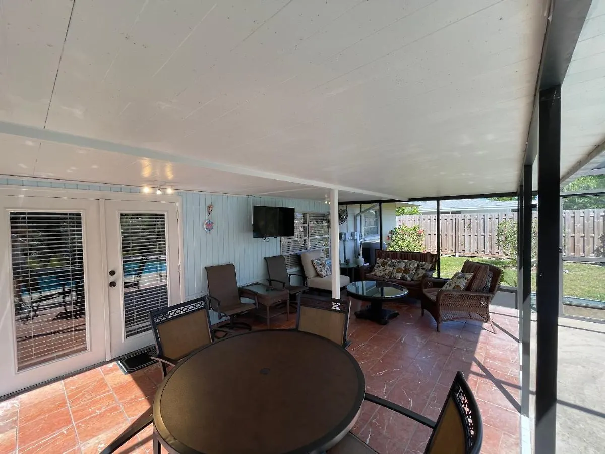 Rowena House 2bd Den 2bth Heated Pool Near Siesta Key Holiday home