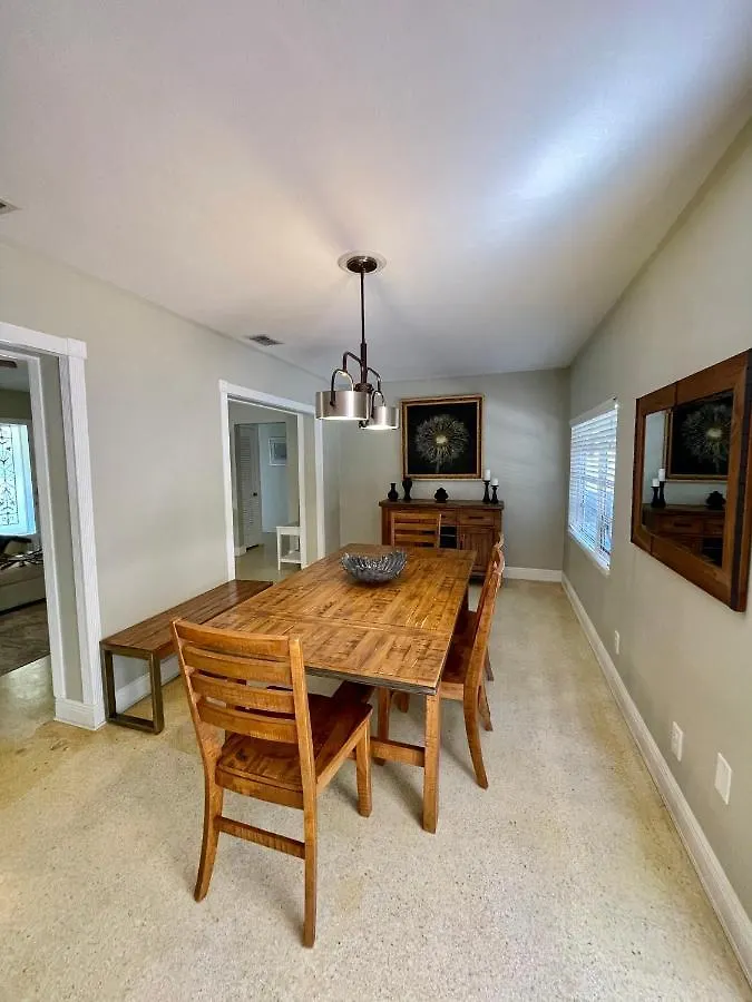Rowena House 2bd Den 2bth Heated Pool Near Siesta Key Holiday home