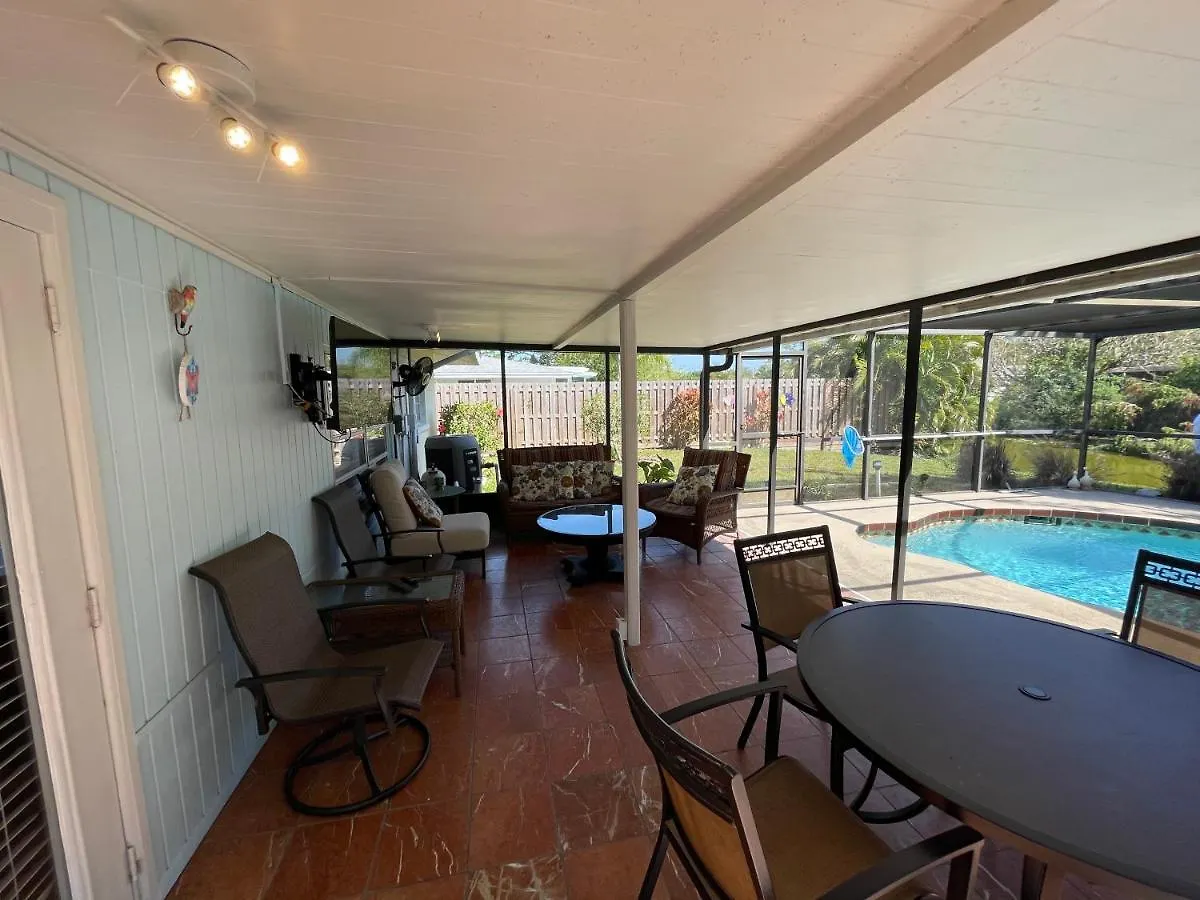 Rowena House 2bd Den 2bth Heated Pool Near Siesta Key