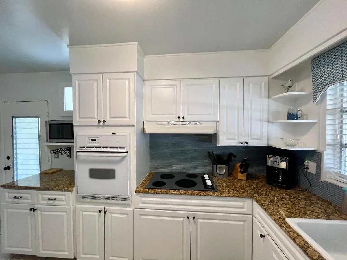 Rowena House 2bd Den 2bth Heated Pool Near Siesta Key Holiday home