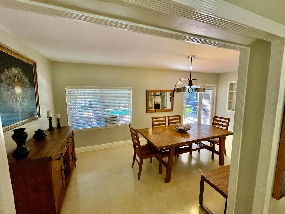 Rowena House 2bd Den 2bth Heated Pool Near Siesta Key Holiday home