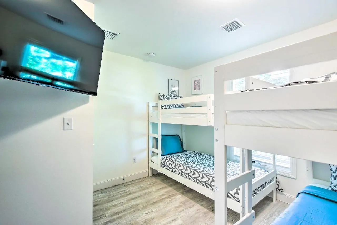 Holiday home Getaway Less Than 2 Mi To Downtown And Ocean!