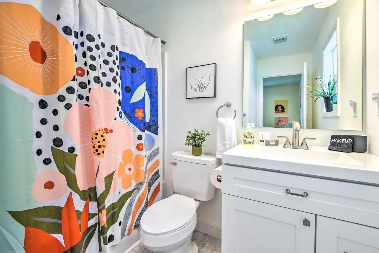 Holiday home Getaway Less Than 2 Mi To Downtown And Ocean!