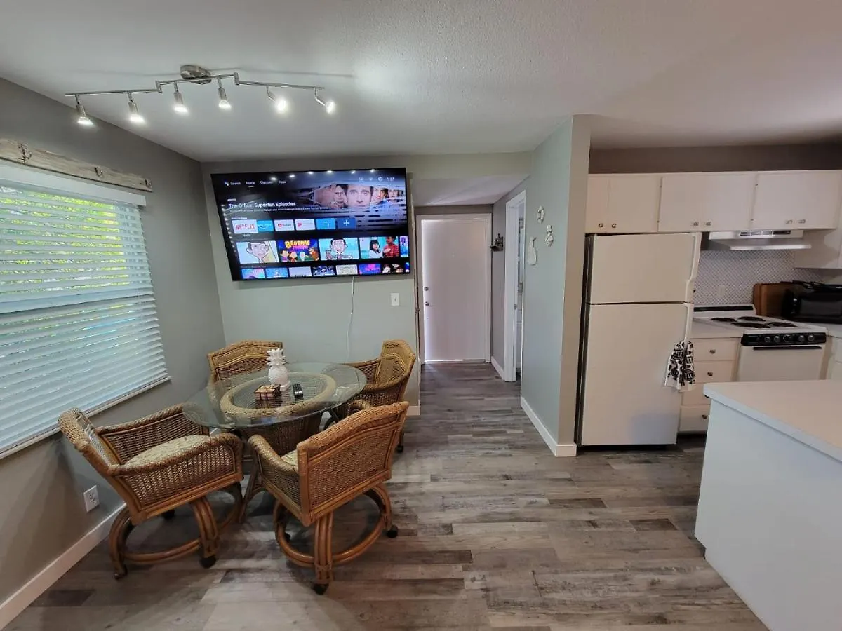 Walk To Siesta Beach, Restaurants, Shopping & More! Holiday home