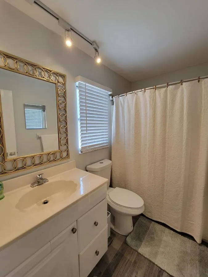 Walk To Siesta Beach, Restaurants, Shopping & More! Holiday home