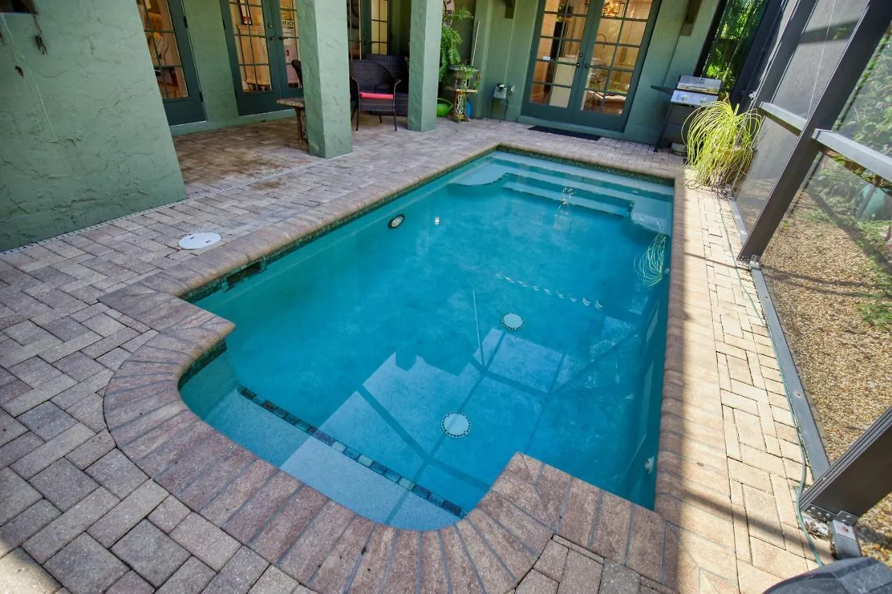 Heated Saltwater Pool, Breathtaking Outdoor Terraces, Beautiful Landscaping- Serene Escape Holiday home Sarasota