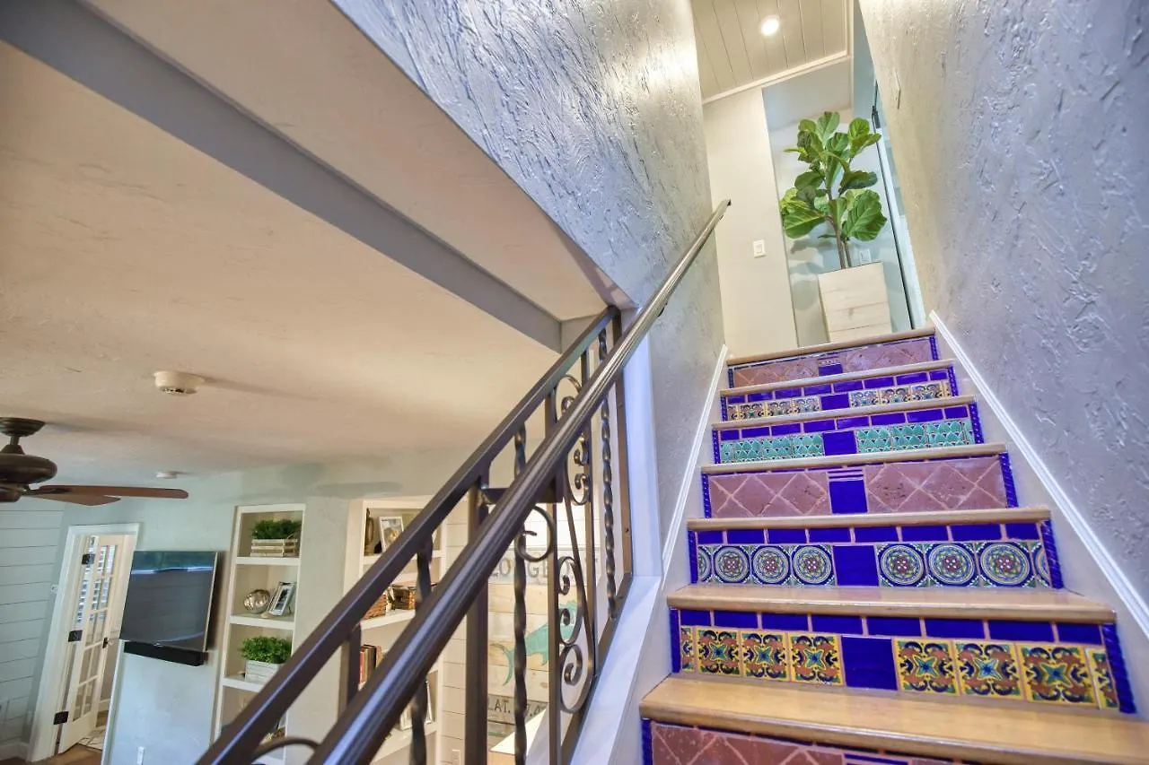 Heated Saltwater Pool, Breathtaking Outdoor Terraces, Beautiful Landscaping- Serene Escape * Sarasota
