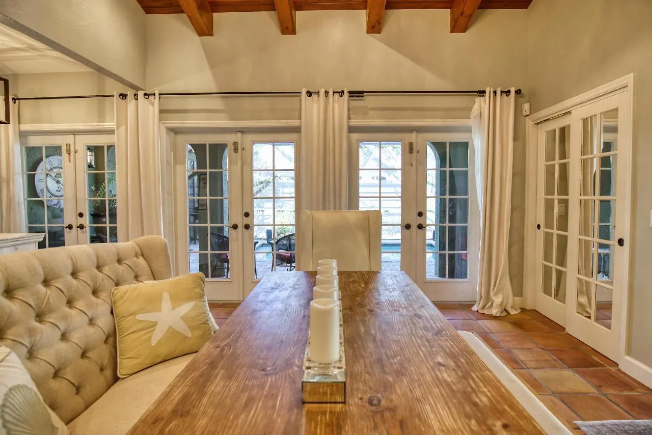 Heated Saltwater Pool, Breathtaking Outdoor Terraces, Beautiful Landscaping- Serene Escape Holiday home *