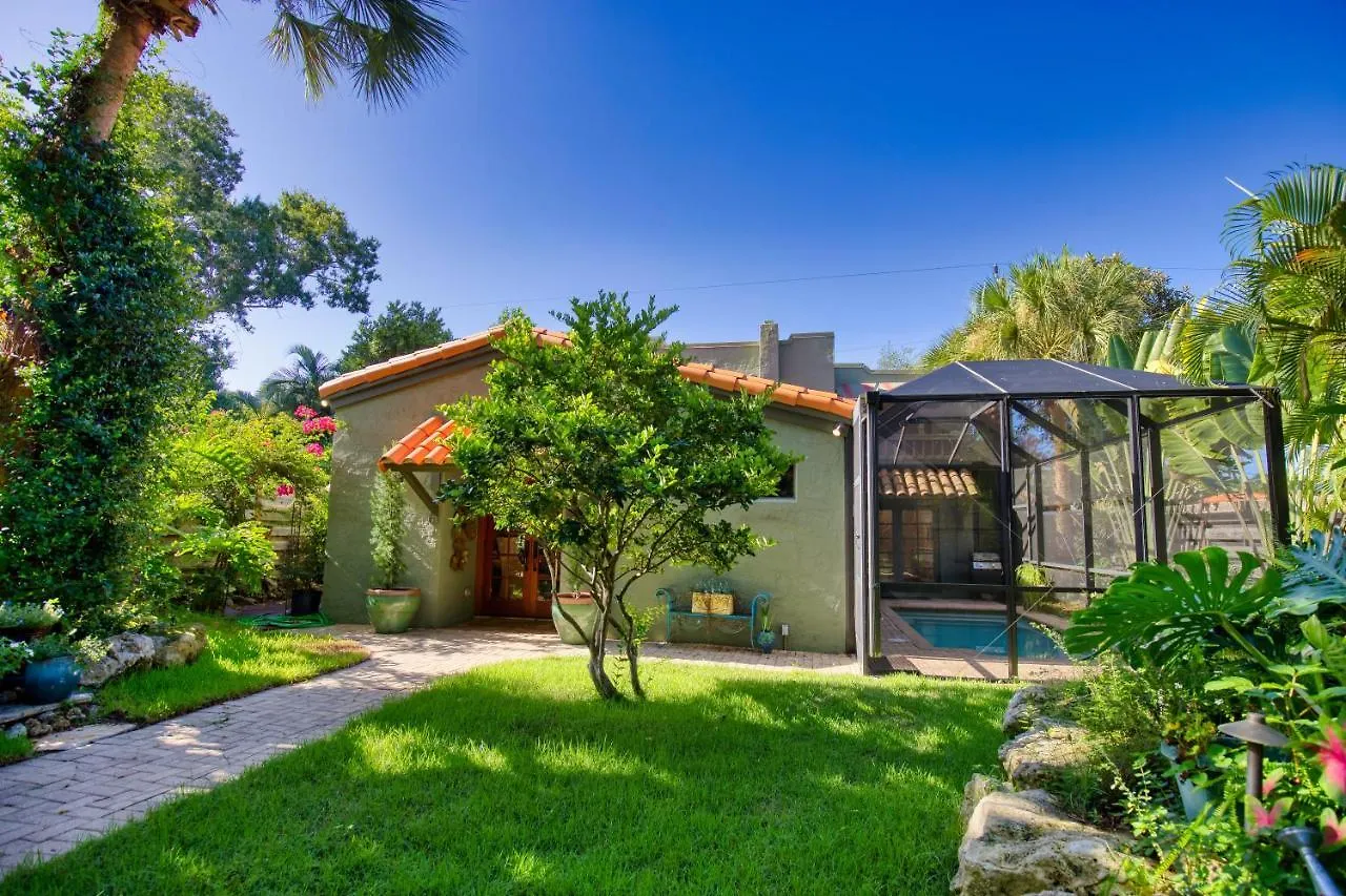 Holiday home Heated Saltwater Pool, Breathtaking Outdoor Terraces, Beautiful Landscaping- Serene Escape *