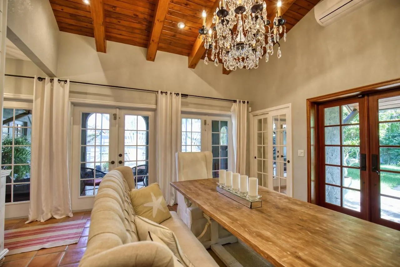 Heated Saltwater Pool, Breathtaking Outdoor Terraces, Beautiful Landscaping- Serene Escape Holiday home