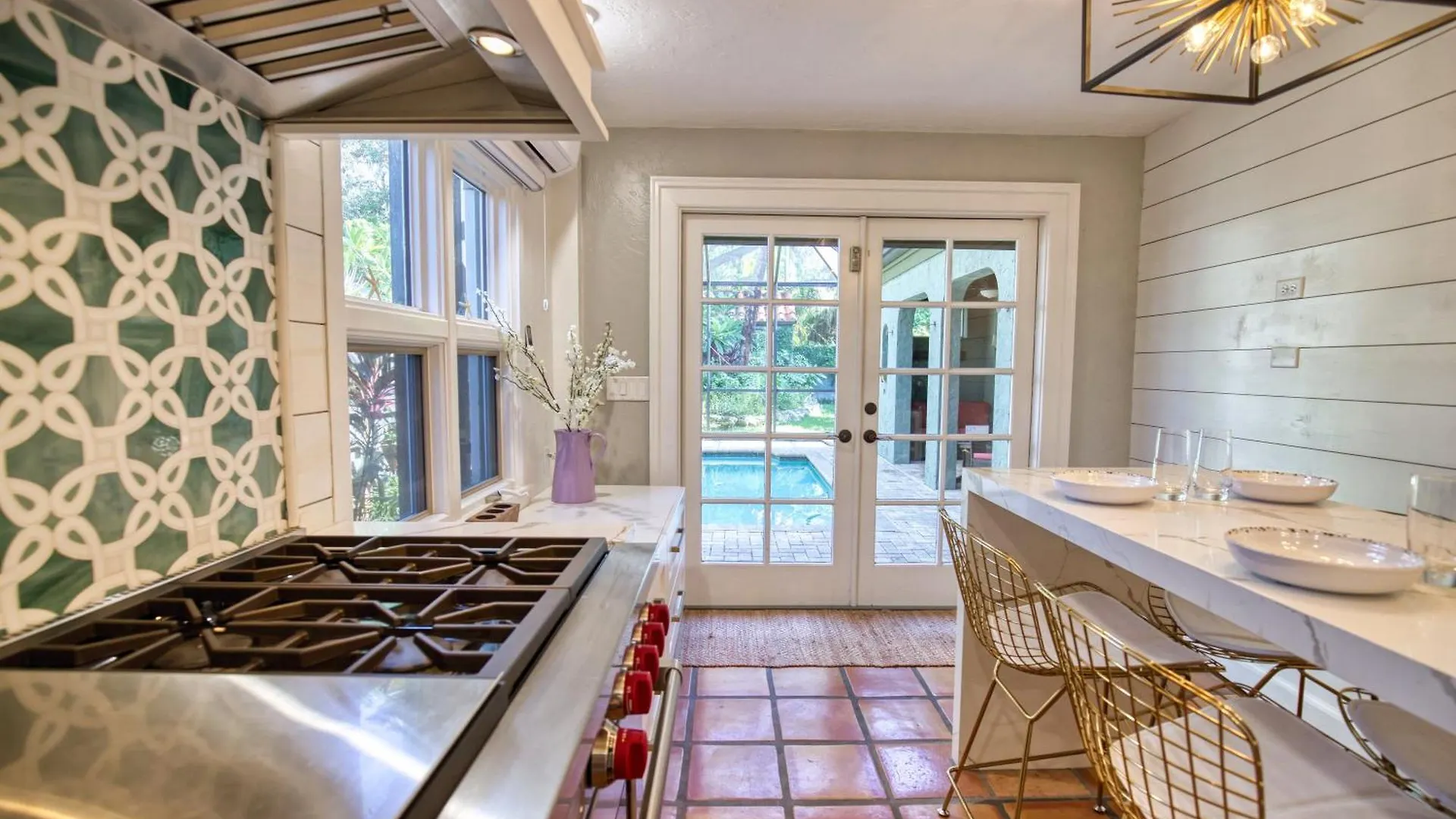 Heated Saltwater Pool, Breathtaking Outdoor Terraces, Beautiful Landscaping- Serene Escape Holiday home *