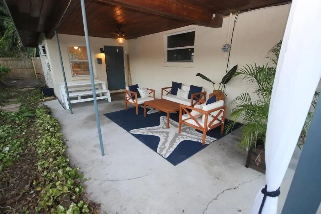 Cute Lil Oasis On Osprey * Sarasota