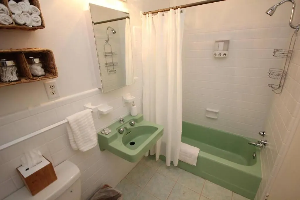 Cute Lil Oasis On Osprey Apartment *