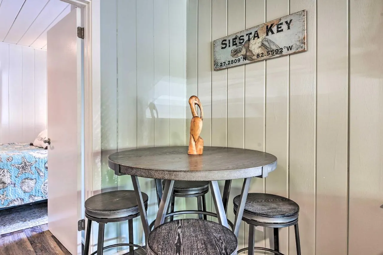 Siesta Key Couples Escape - Walk To Beaches! Holiday home Sarasota