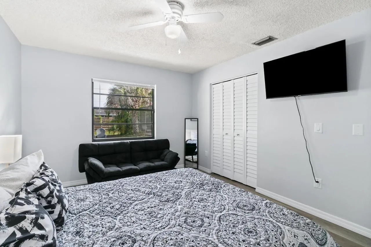 Spacious Modern House. Private Heated Pool And Sarasota