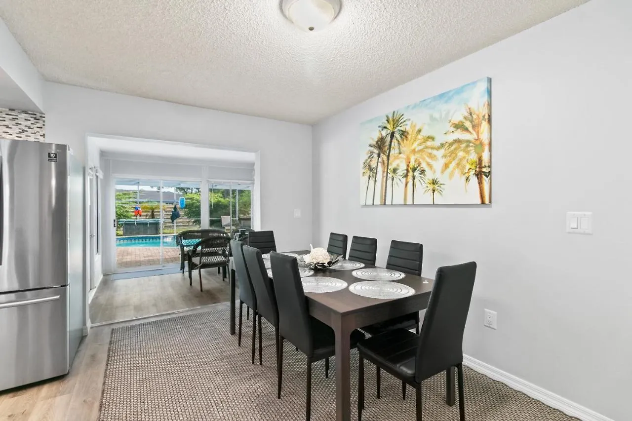Spacious Modern House. Private Heated Pool And Sarasota