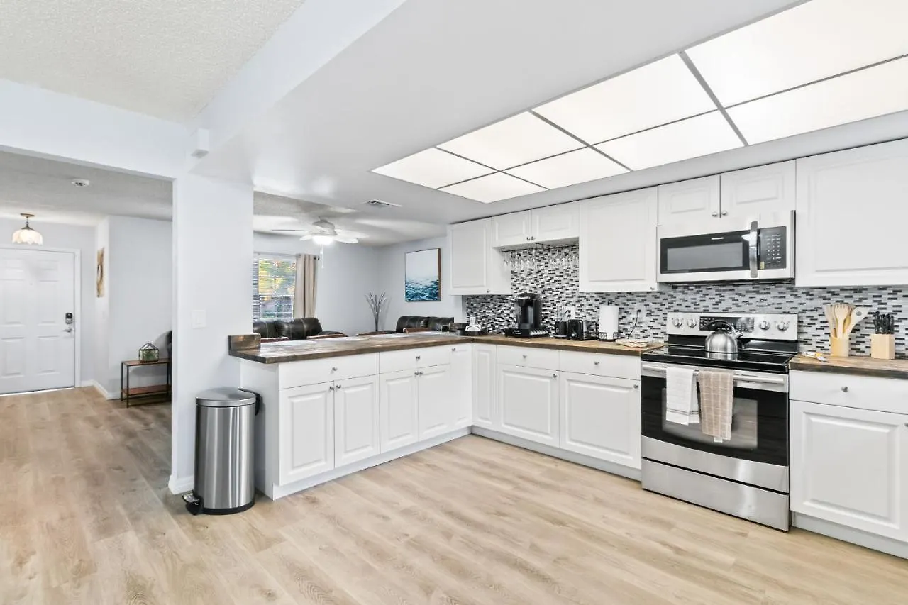 Spacious Modern House. Private Heated Pool And Sarasota