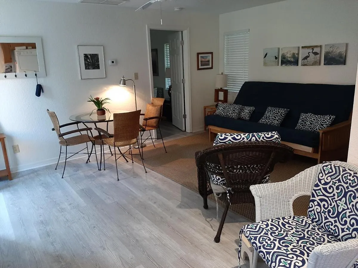 Private Poolside Pet-friendly Paradise Near Downtown