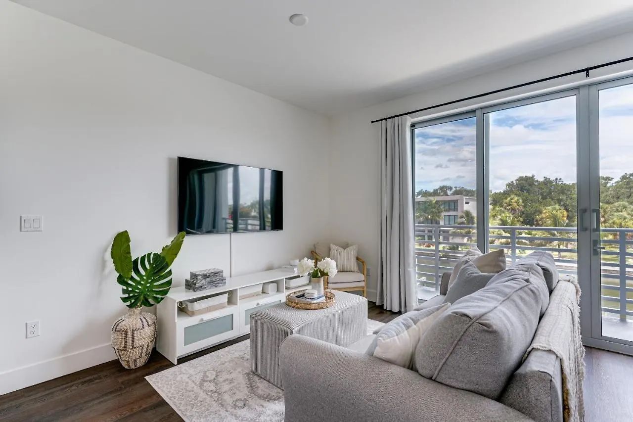 Apartment All-new, Waterfront In Downtown Sarasota!