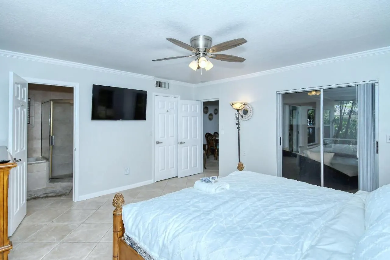 Walk To Beach, Restaurants, Shopping/hot Tub! Sarasota