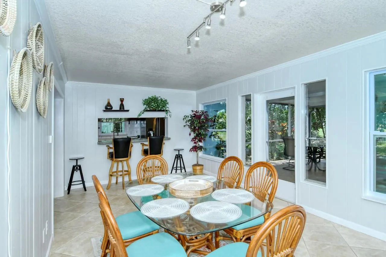 Walk To Beach, Restaurants, Shopping/hot Tub! Sarasota