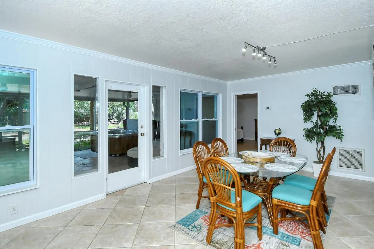 Walk To Beach, Restaurants, Shopping/hot Tub! * Sarasota