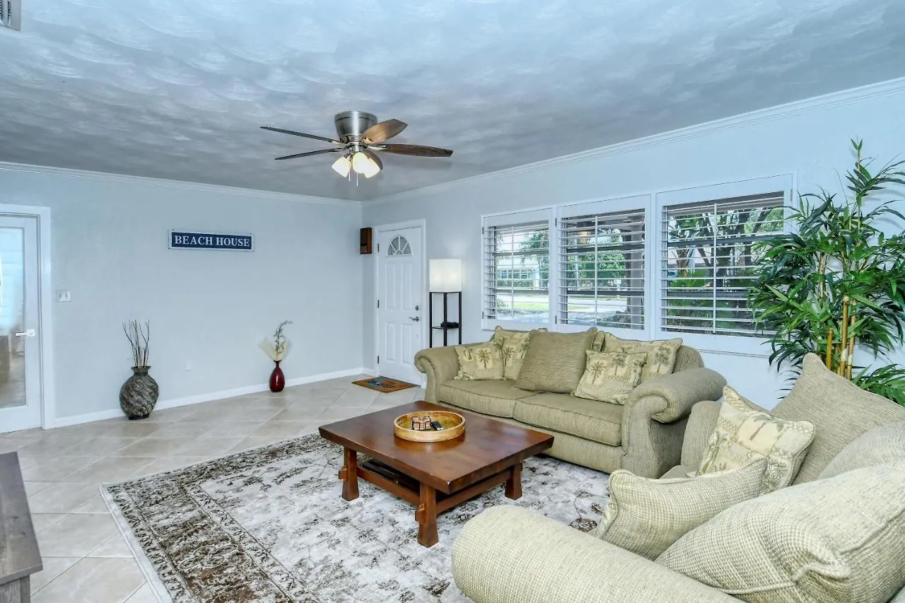 Walk To Beach, Restaurants, Shopping/hot Tub! Holiday home