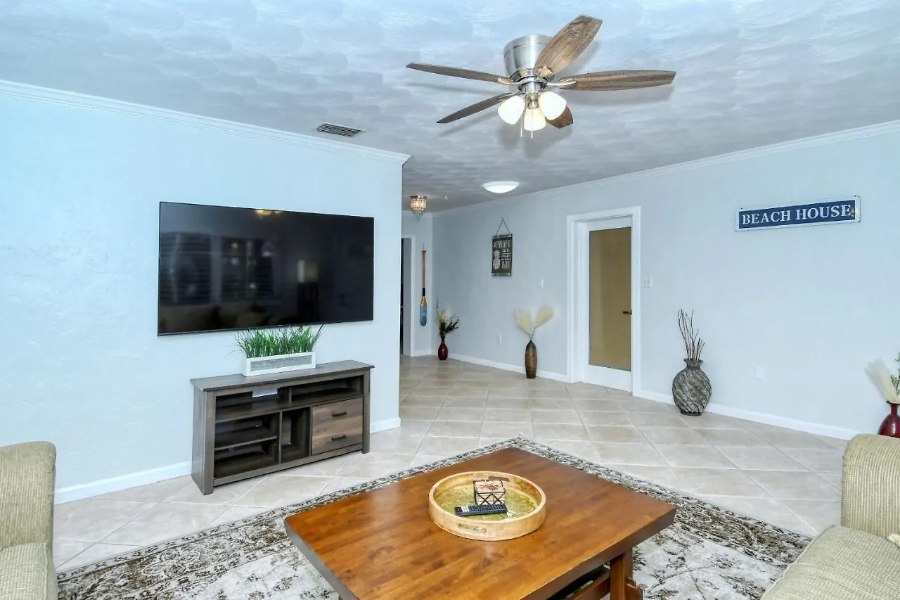 Walk To Beach, Restaurants, Shopping/hot Tub! Holiday home *