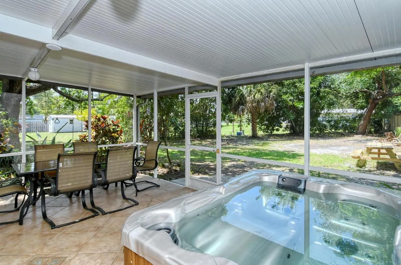 Holiday home Walk To Beach, Restaurants, Shopping/hot Tub!