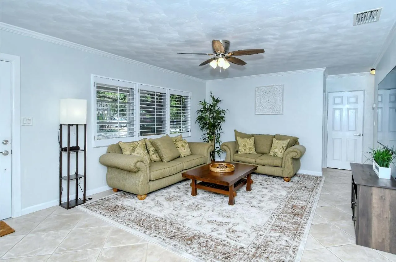 Walk To Beach, Restaurants, Shopping/hot Tub! Holiday home Sarasota