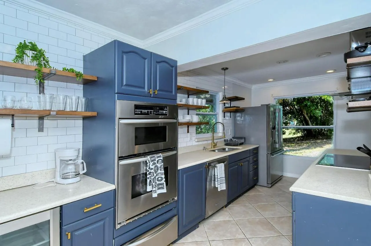 Holiday home Walk To Beach, Restaurants, Shopping/hot Tub!