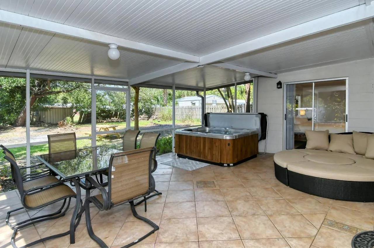 Walk To Beach, Restaurants, Shopping/hot Tub! * Sarasota