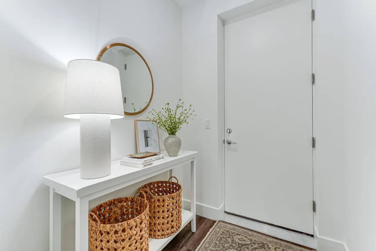 All-new, Waterfront In Downtown Sarasota! Apartment