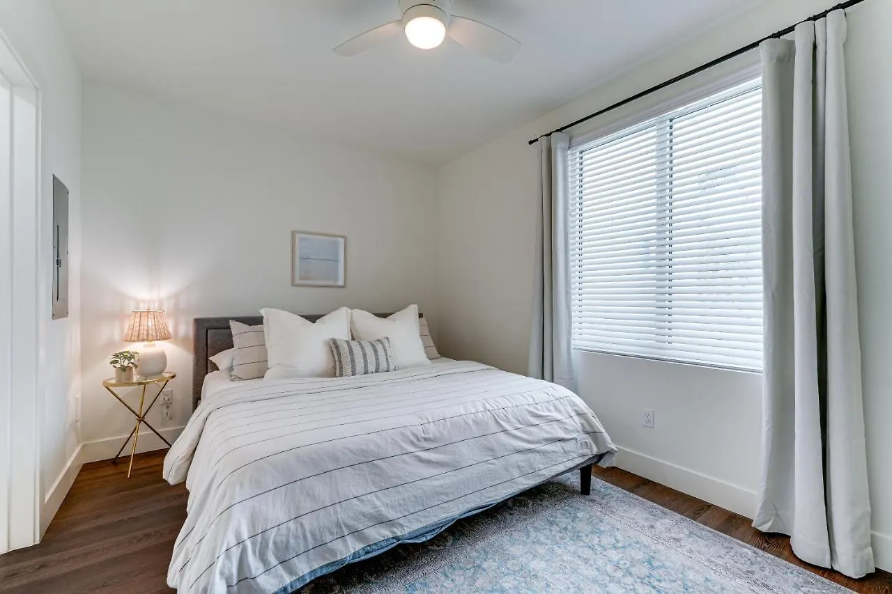 Apartment All-new, Waterfront In Downtown Sarasota! *