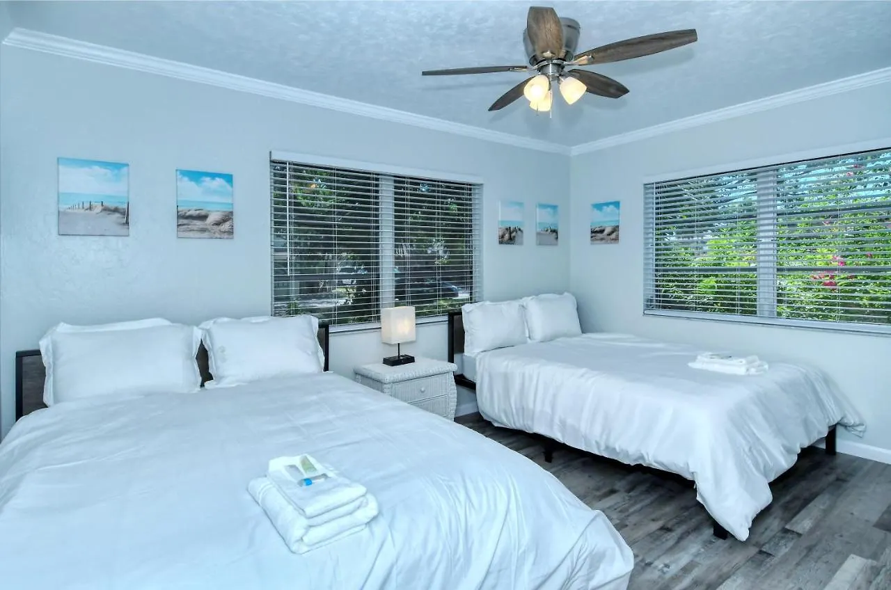 Walk To Beach, Restaurants, Shopping/hot Tub! *