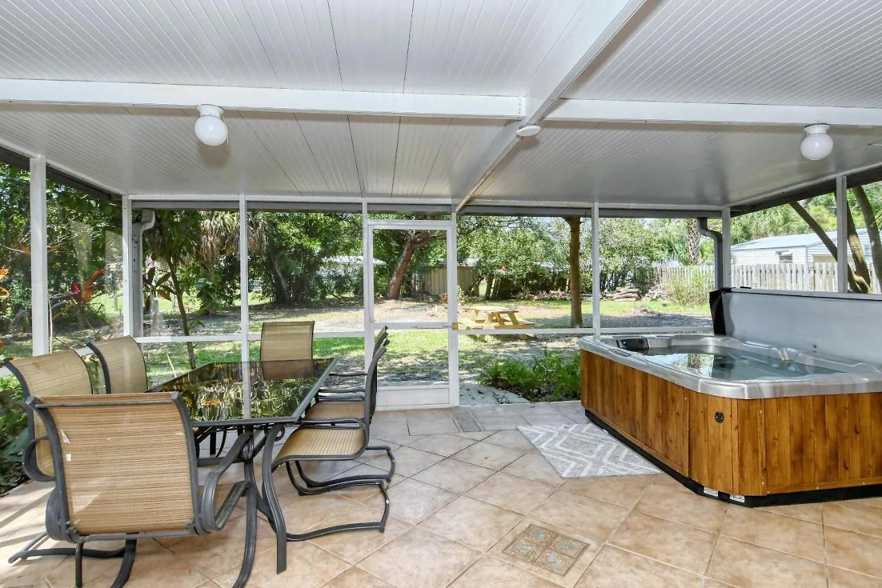 Walk To Beach, Restaurants, Shopping/hot Tub! *
