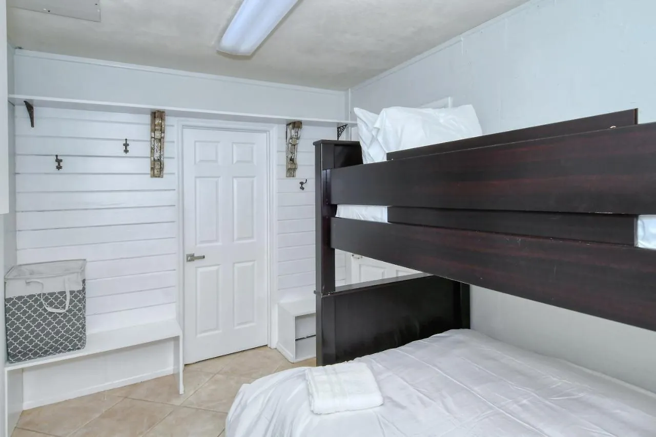 Walk To Beach, Restaurants, Shopping/hot Tub! *