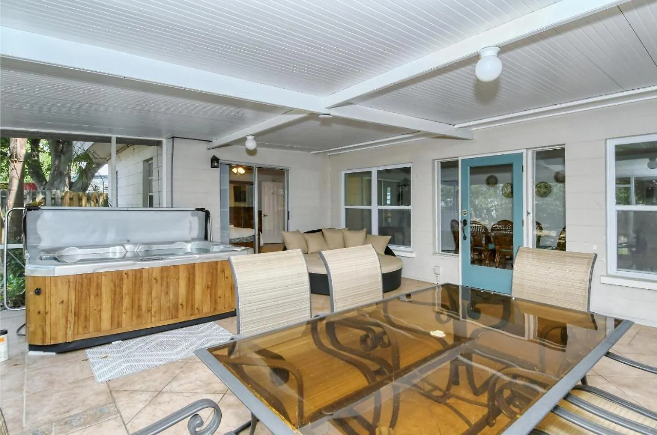 Walk To Beach, Restaurants, Shopping/hot Tub! Holiday home