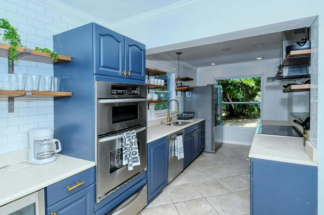 Holiday home Walk To Beach, Restaurants, Shopping/hot Tub!