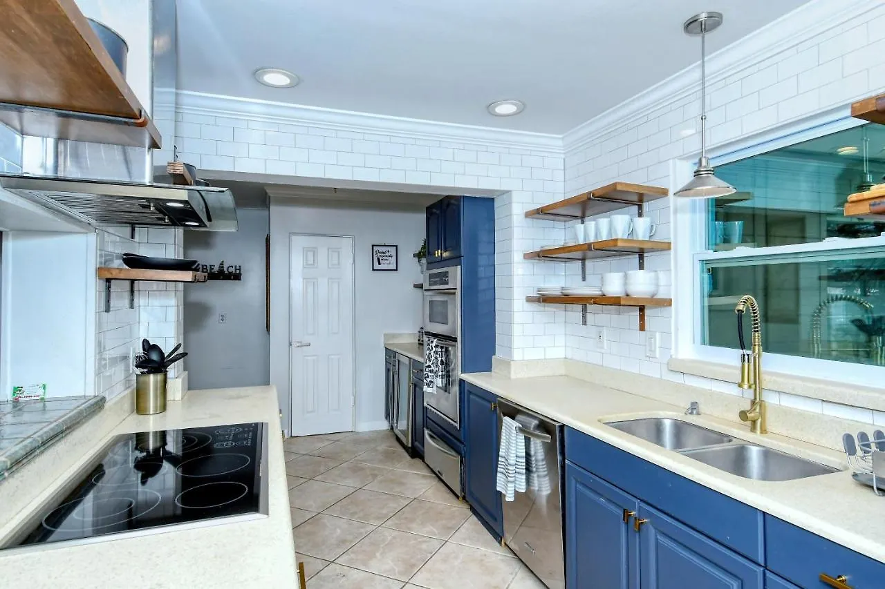 Holiday home Walk To Beach, Restaurants, Shopping/hot Tub! *