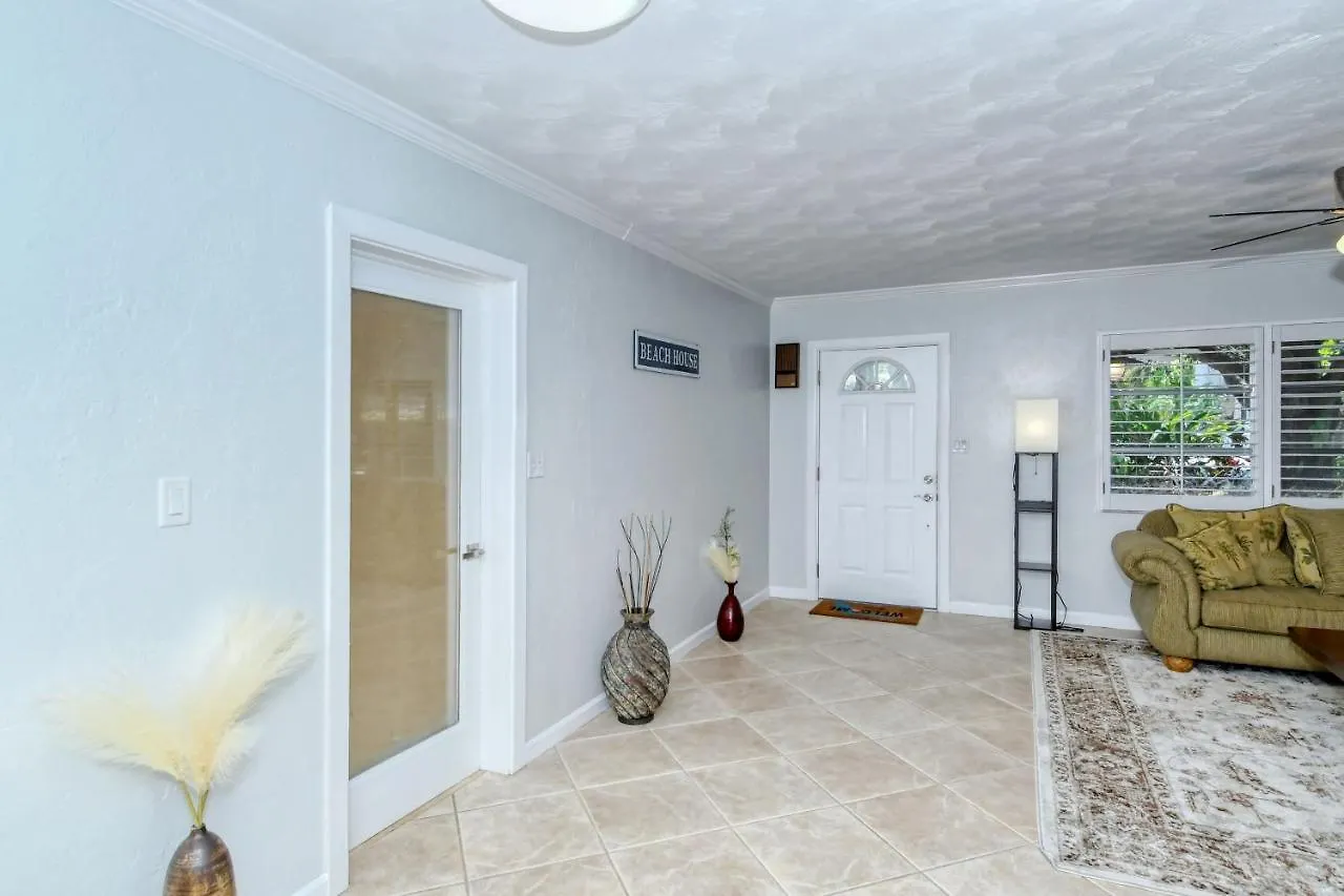Holiday home Walk To Beach, Restaurants, Shopping/hot Tub!