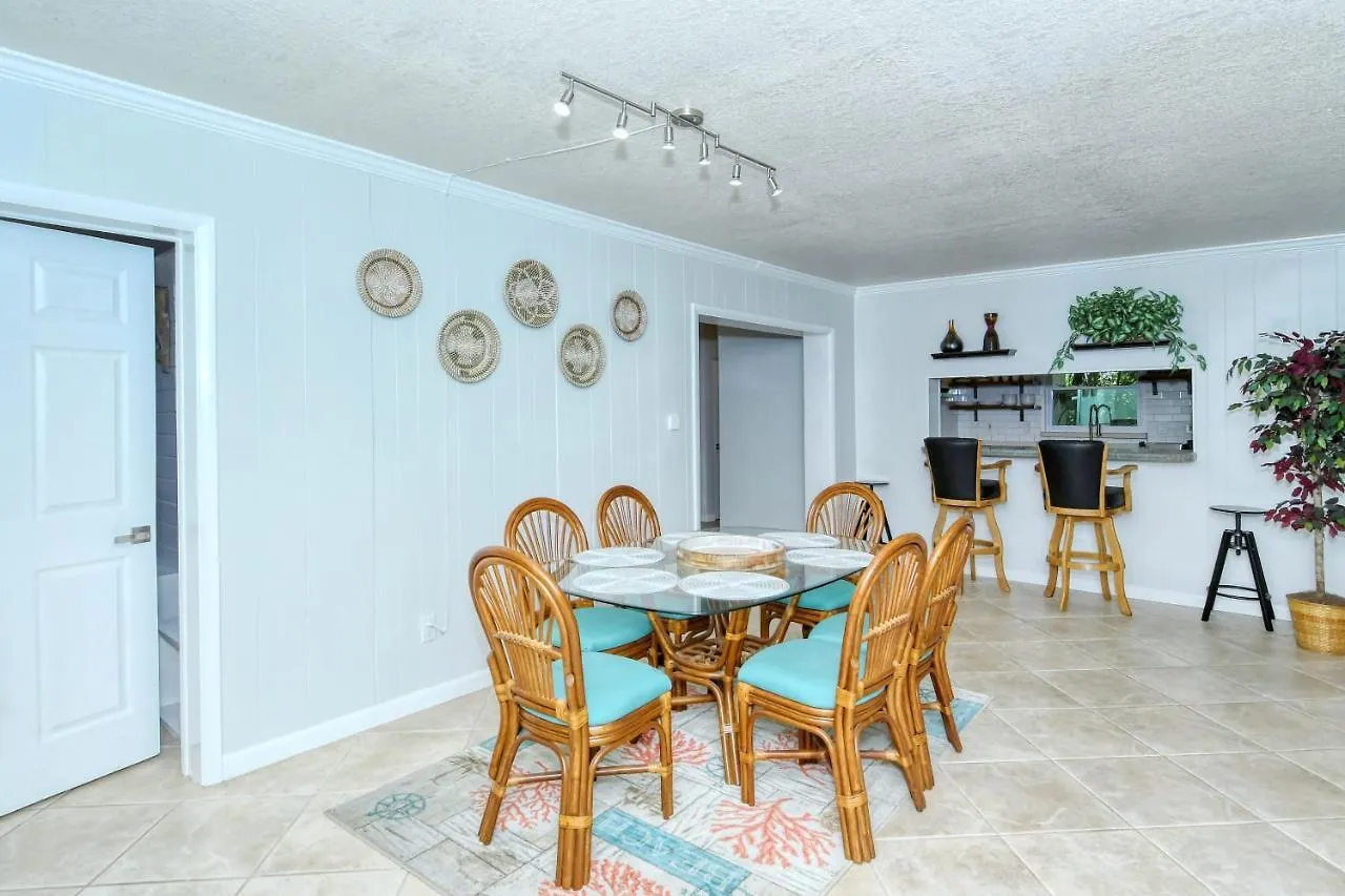 Walk To Beach, Restaurants, Shopping/hot Tub! Holiday home Sarasota