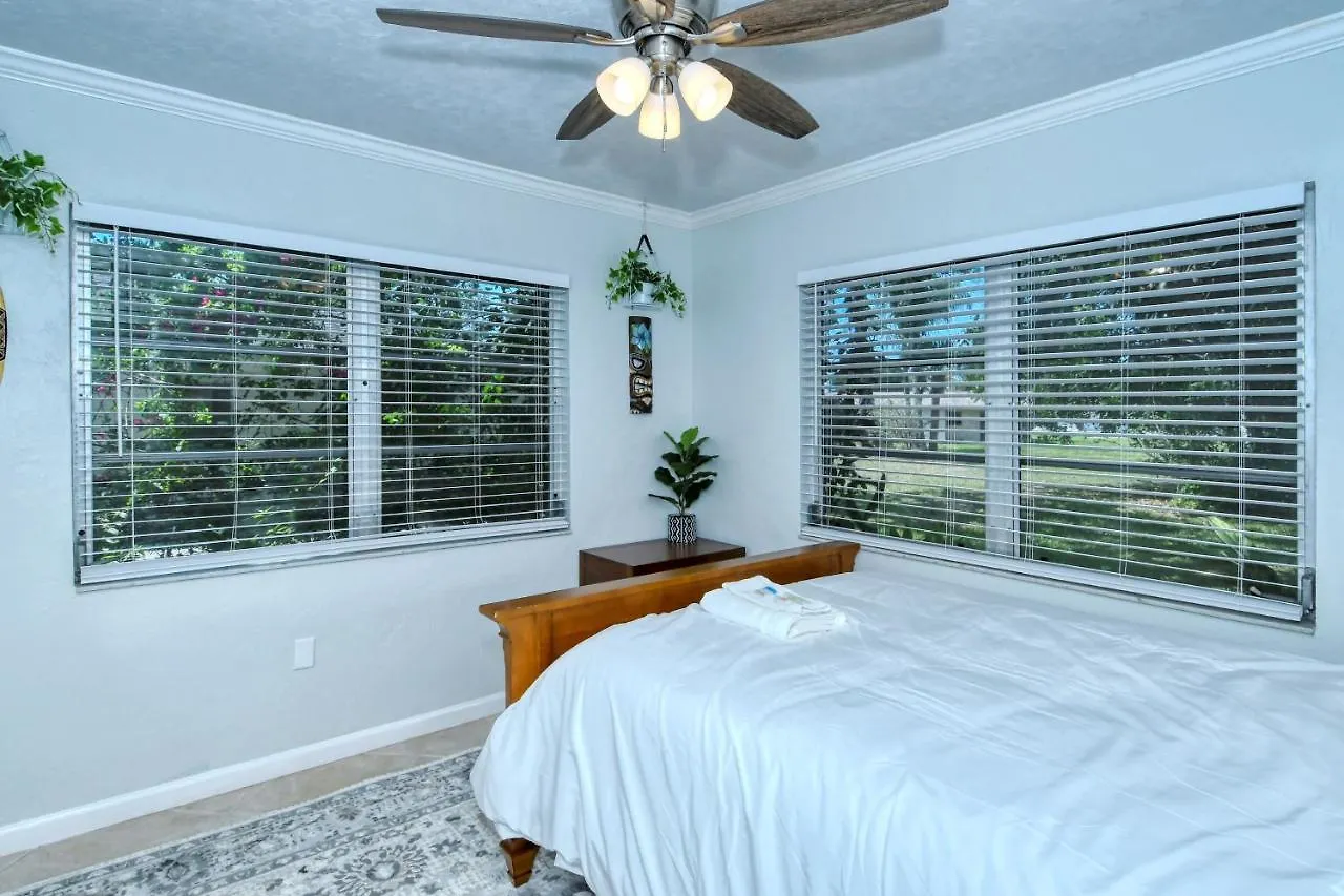 Holiday home Walk To Beach, Restaurants, Shopping/hot Tub! Sarasota