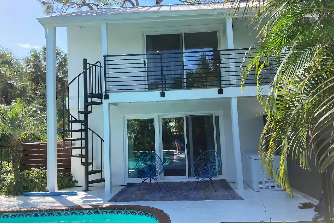 10 Pines - Bay Sarasota